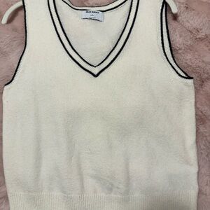 Old Navy Women's V-Neck Sweater Vest - Cream and Black